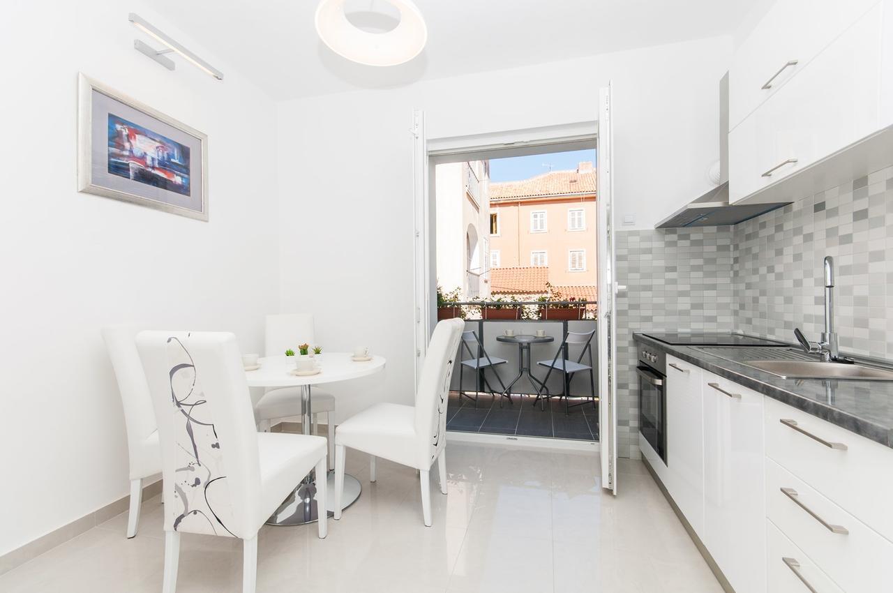 Fifi Apartment W. Parking In Old Town Zadar Exterior photo